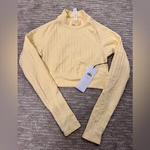 ALO Yoga Women's Long Sleeve Cropped Top